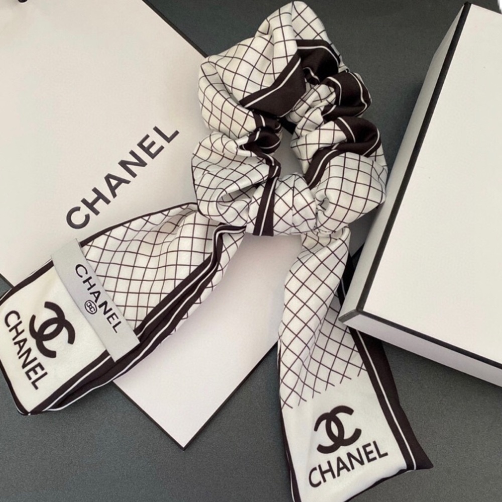 Silk Chanel hair loop